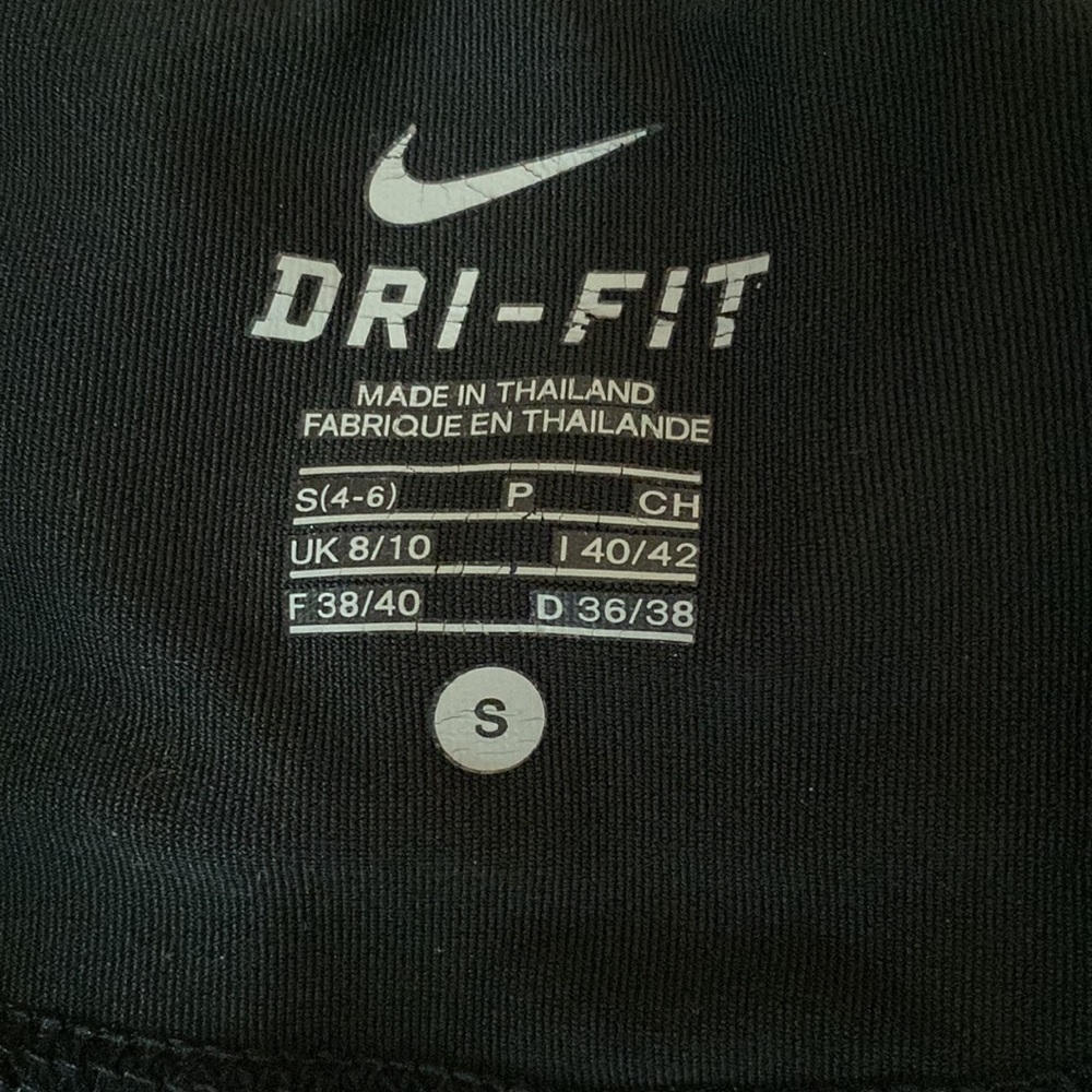 Nike capris. Inseam approximately 18/19”. Size S
C - Picture 4 of 6